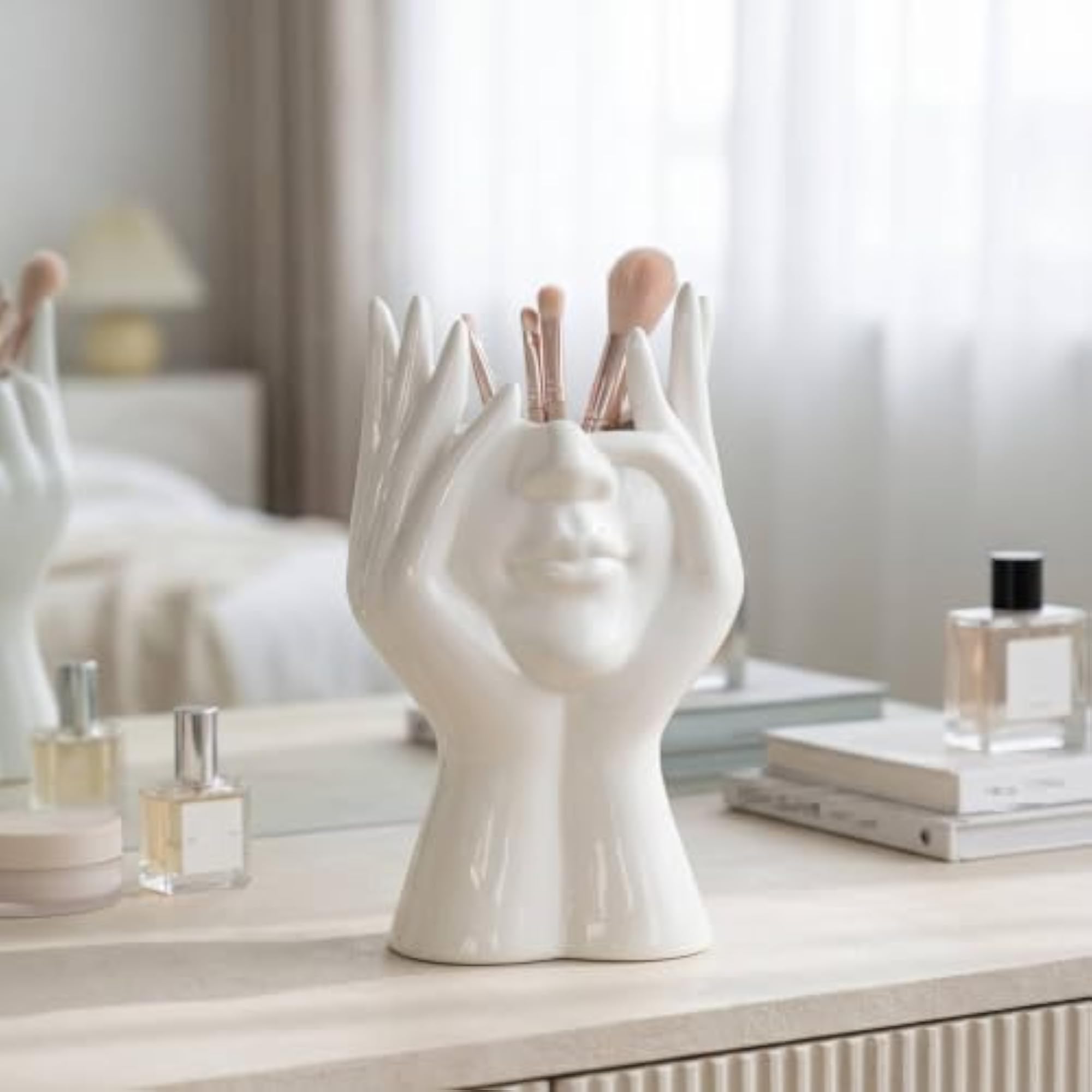 Glossy Makeup Brush Holder, Decorative Sculptural Design